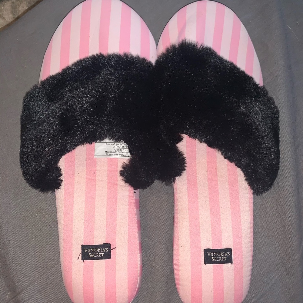 VICTORIA SECRET size large pink and black slippers